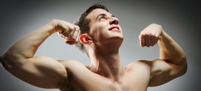 يستخدم الرجل العلاج الشعبي لتعزيز فعاليته في أسبوع